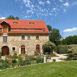 Historischer Kornspeicher mit Pool am Selketal, Natururlaub im Harz, hotel in Ermsleben
