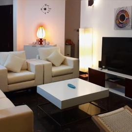 Great Location Living, Modern 2-Bed Apartment with Pool & Gym, Full Amenities, Long Stays Welcome