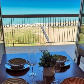 Miramare Apartment, hotelli kohteessa Acquedolci