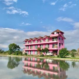 Pink Castle House, hotel Tungsanban