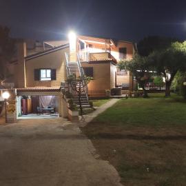 VILLA GIULIANA stanze con bagno interno in Villa a 350 mt spiaggia libera Lido delle Sirene, hotel a Anzio