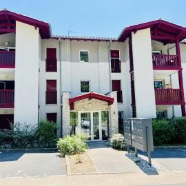 T2 Confort, 4 pers, Terrasse, Parking privé à Hasparren - FR-1-495-84, hotel u gradu Asparan