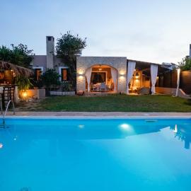 Villa Irene: Θέα πισίνα, Θέα θάλασσα, hotel di Áyioi