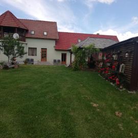 Imádó Vendégház, hotel in Cernatu de Sus