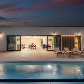Villa Coralis With Heated Pool