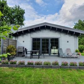Idyllisches-Blockbohlenhaus-mit-eigenem-Garten-und-Sauna-zum-Wohlfuehlen