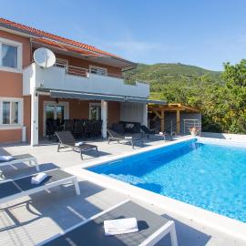 Villa Ivano&heated pool&sea view&football court&children's playground
