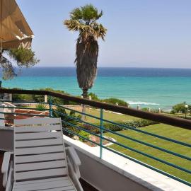Yades elegant villa 2 minutes away from the beach