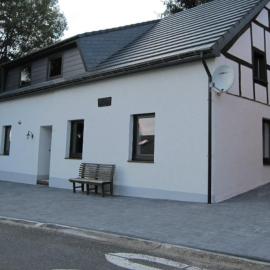 Zur alten schule, khách sạn ở Amblève