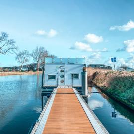 Homeboat Glamping, hotel di Nieuwpoort