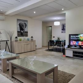 Spacious 2BR Apt, Balcony, AC & Private Garage, Casablanca Centre