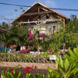Serenity Luxurious Beachfront Villa & Spa with private Infinity Pool, 8 Guests