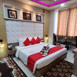 Hotel Surya Palace, hotel sa Chaumu