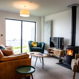 Residence 7 by Together Travel - Luxury 2-Bed Ground Floor Apartment, hotel i Pistyll