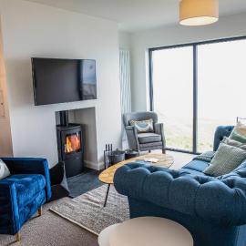Residence 10 by Together Travel - Luxury 2-Bed Penthouse Apartment, hotel i Pistyll