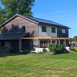 Unique, Spacious, Self-Built Eco Home with huge garden and movie room, hotel v destinácii Andover