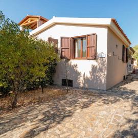 Villetta Cala D'Ambra، فندق في سان تيودورو