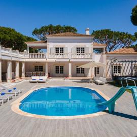 Portuguese mansion close to marina, golf and beach.
