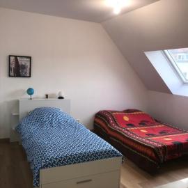 Chambre , 1 lit double et 1 lit simple