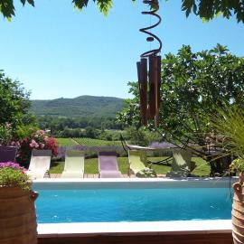 MAGNIFIQUE VILLA Terrasse, Jardin paysagé, Piscine, SPA et Sauna privé, khách sạn ở Chauzon