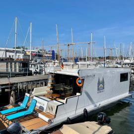 Hausboot mit Traumlage in Lübeck-Travemünde, hotel in Rönnau