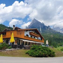 Chalet Piereni, hotel Fiera di Primieróban