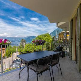 We Lake Como: lake view apartment, feeling home in charming Argegno, hotel em Argegno