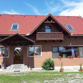 Becze Vanda kulcsosház, hotel in Lăzarea