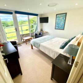 A secluded self contained Country Suite with a view - parking, easy access to Bath, ξενοδοχείο σε Corsham