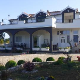 Apartment Viki, hotel in Lozovac