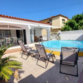 Torredembarra cosy, well equipped house, 5 min. from the beach, hotel en Torredembarra