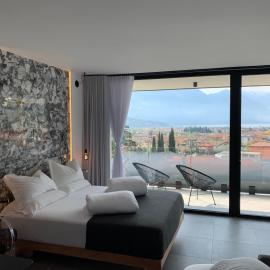 Visioni Lake View Rooms & Breakfast - Adults Friendly, hotelli kohteessa Riva del Garda