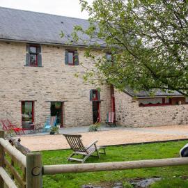 Maison de Campagne Spacieuse avec Piscine Privée et Jardin Clos - FR-1-306-1114