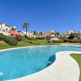 2-bedroom Townhouse with Pool Access - EPI01