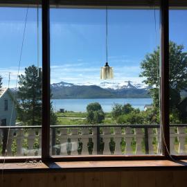 Koselig hus med parkeringsplass, Hotel in Skaland