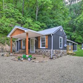 Updated Bristol Retreat ~ 2 Miles to Downtown!