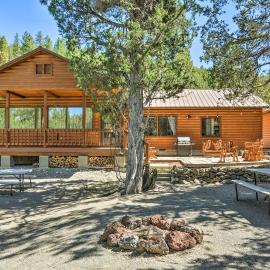 Viesnīca Hatch Retreat w/ Deck, Grill & Creek Access! pilsētā Hača