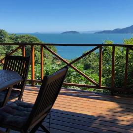 Propriedade a 80 metros da praia do Curral, hotel in Ilhabela