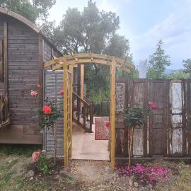 La roulotte au coeur du maquis, hotel a Carbuccia