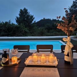 Holiday home Sika with heated pool near Split, готель у місті Синь