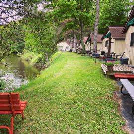 Betsie Riverside Resort, hotel in Benzonia