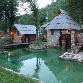 Rafting Camp Tara Center Tri Vodenice, hotel a Bastasi