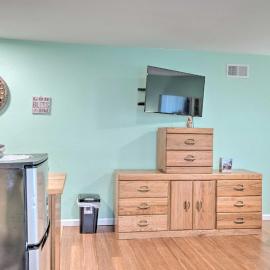 Soothing Studio w/ Lush Views: 2 Mi to Beach!, hotel in Smith River
