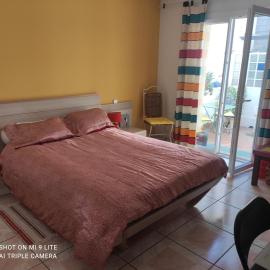 Grande chambre avec garage dans quartier historique, hotel in Perpignan