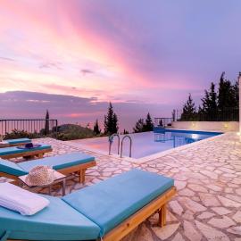 Endless Blue Villa Lefkada، فندق في كالاميتسي