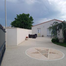 La Teranga proche La Rochelle, hotel a Nuaillé-dʼAunis