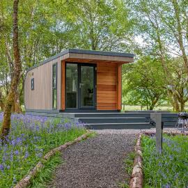 Ewe pod, luxury glamping pod with hot tub, Croft4glamping، فندق في Benderloch