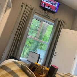 P75 - Studio Pod with Hot Tub, hotel in Bethesda