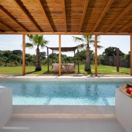 Andresita`s Palace State-of-the-art Tropical Villa, hotel in Bale