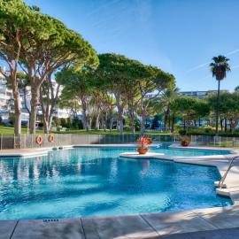 PLAYAS DEL DUQUE, PUERTO BANUS, GOLF .PLAYA Y COMPRAS, hotel u gradu Marbelja